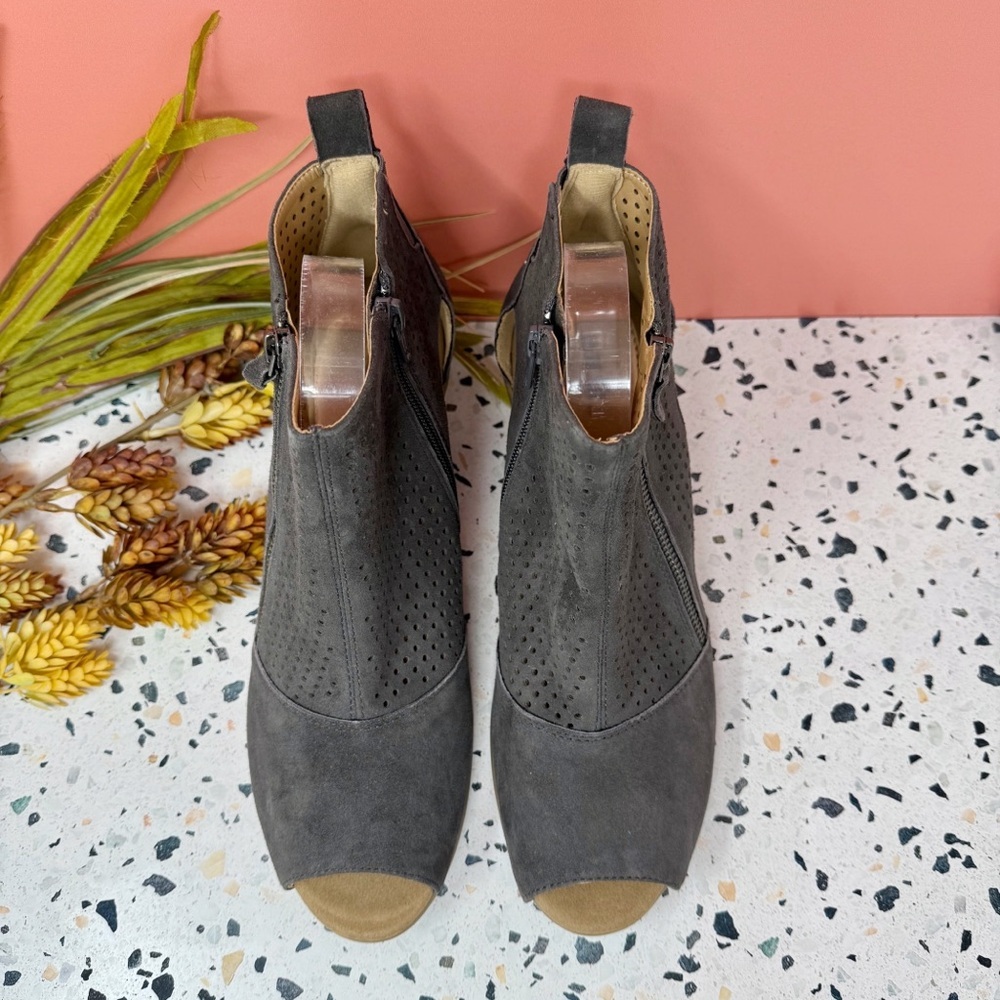 Earth Origins Cosmos Gray Suede Women’s Wedge Double Zip Peep Toe Booties Sz 12 - Picture 4 of 13